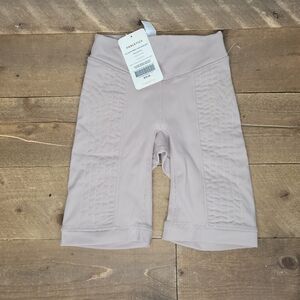 Fabletics High-Waisted traputo shorts